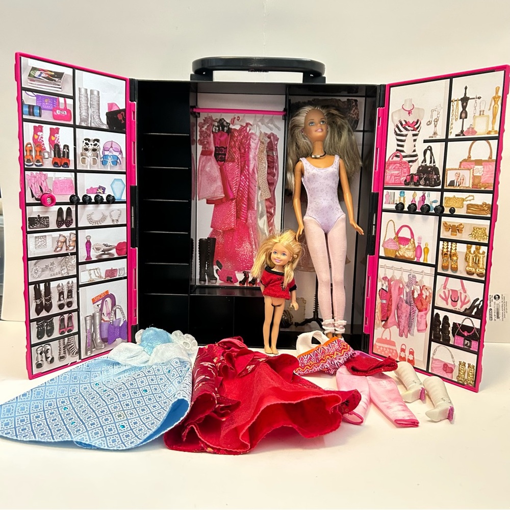 Mattel Hot Pink Barbie Case Hard Plastic 2011 Plus Barbie Clothes & Accessories